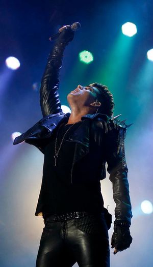 Queen + Adam Lambert in Kiev 1 (2012-06-30).jpg
