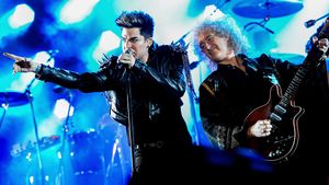 Queen + Adam Lambert in Moscow 1 (2012-07-03).jpg