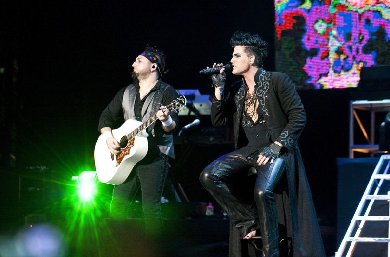 File:Singing Aftermath (2010-09-25).jpg
